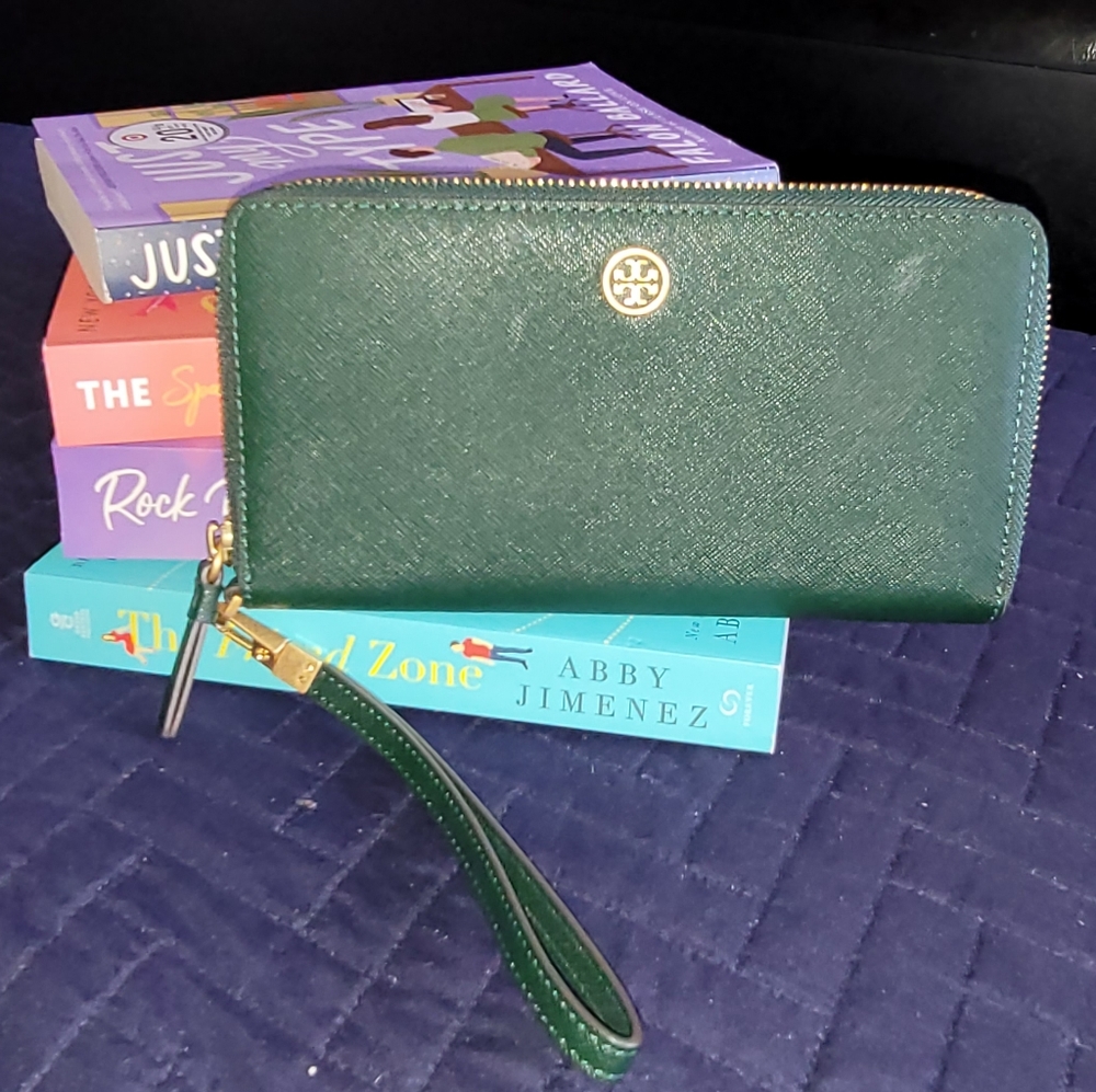 Tory Burch Robinson Continental Wristlet Wallet